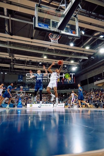 Spielszene unter dem Korb