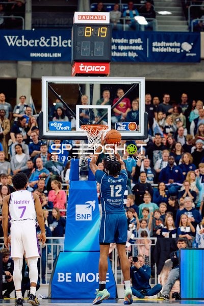 Osunniyi beim Freiwurf