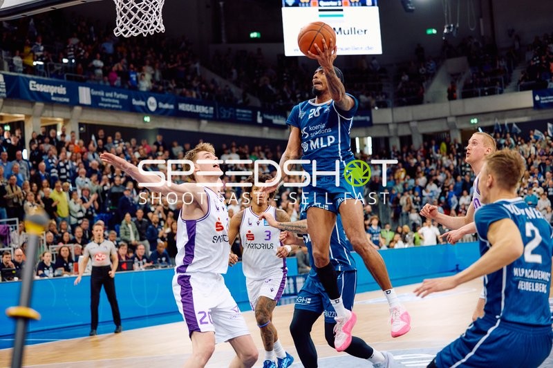 Dynamischer Dunk-Versuch im Spiel