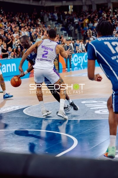 Dribbling von Demajeo Wiggins gegen MLP Academics