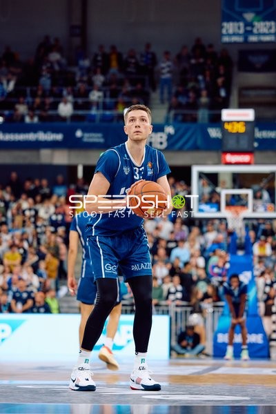 Ryan Mikesell (33, MLP Academics Heidelberg) beim Freiwurf