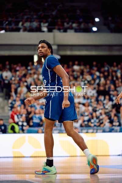 Osun Osunniyi in Aktion auf dem Spielfeld