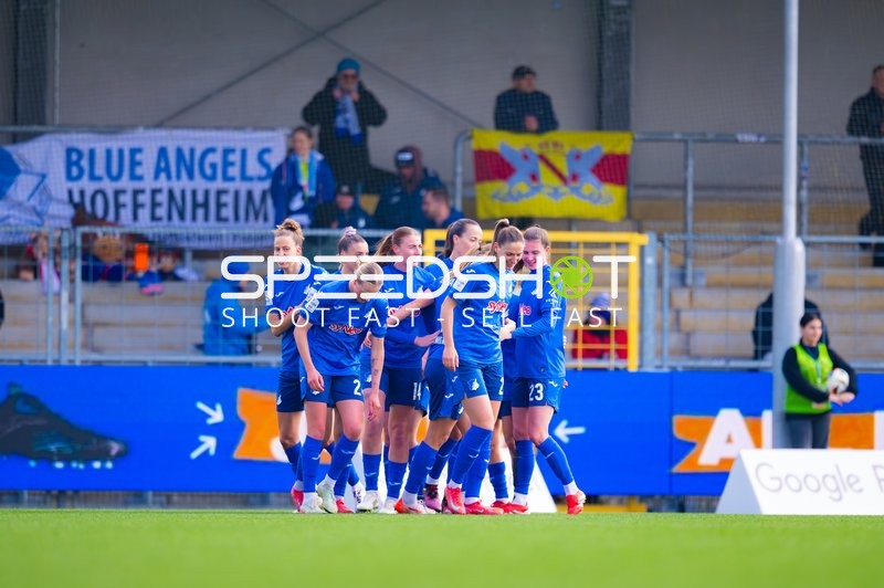 Teamjubel nach einem Tor