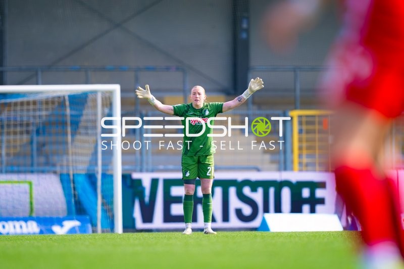 Torwart gibt Anweisungen