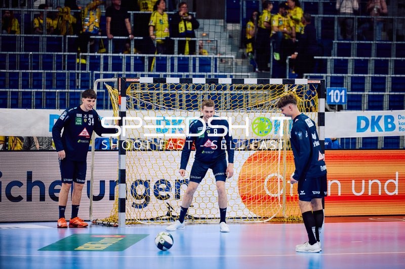 Aufwärmen vor dem Tor.