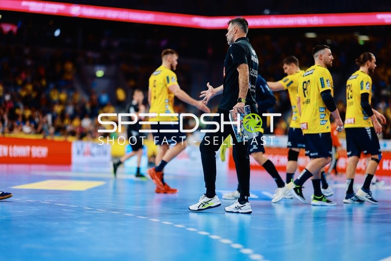 Spielerwechsel auf dem Spielfeld