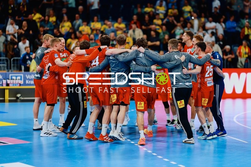 Jubelnde Spieler von TSV Hannover Burgdorf