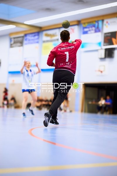 Ein Spieler von TV Edingen führt einen Wurf aus.