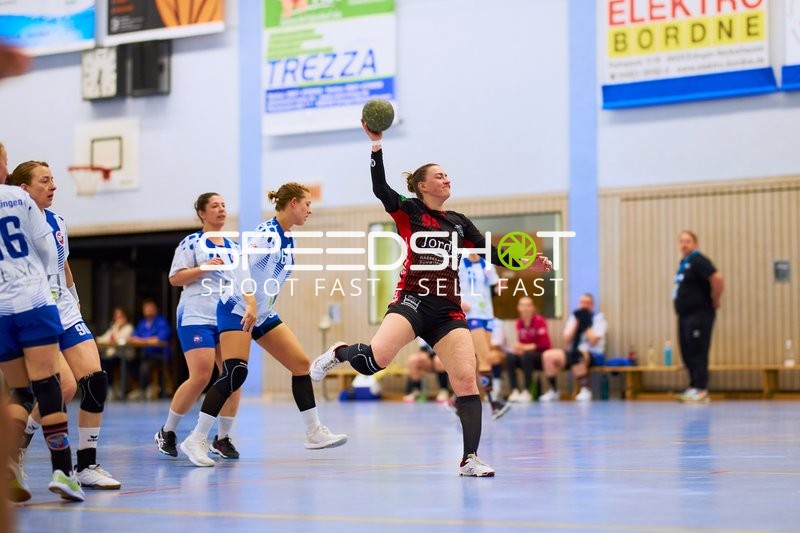 Spielerin von TV Edingen im Wurfmodus