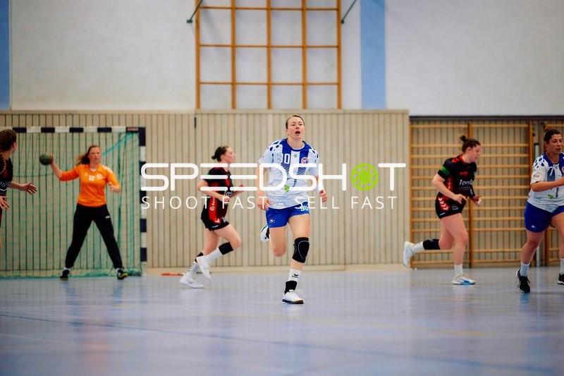 Spielerin von TV Edingen läuft nach vorn