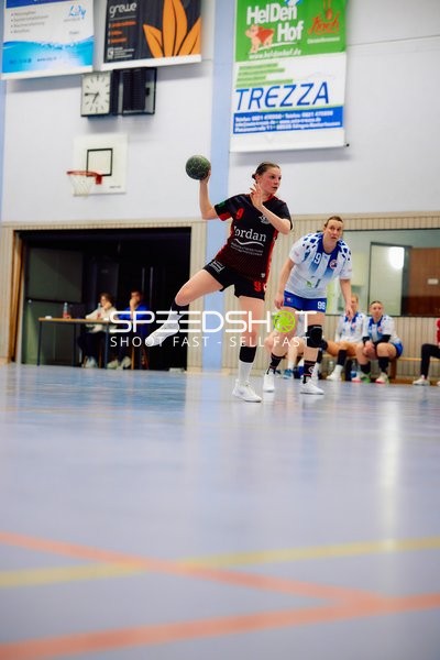 Spielerin der SG Heidelsheim/Helmsheim beim Wurf