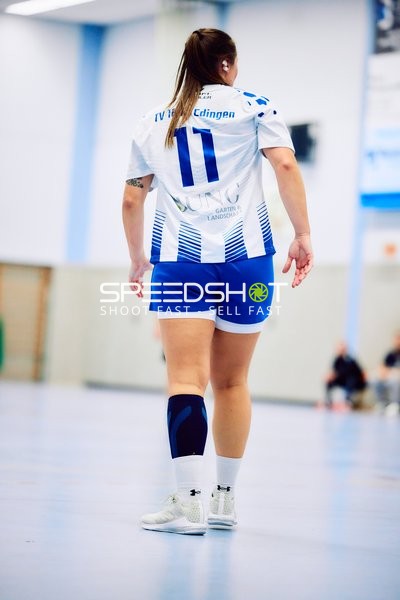 Ein Spieler von TV Edingen bewegt sich über das Spielfeld.