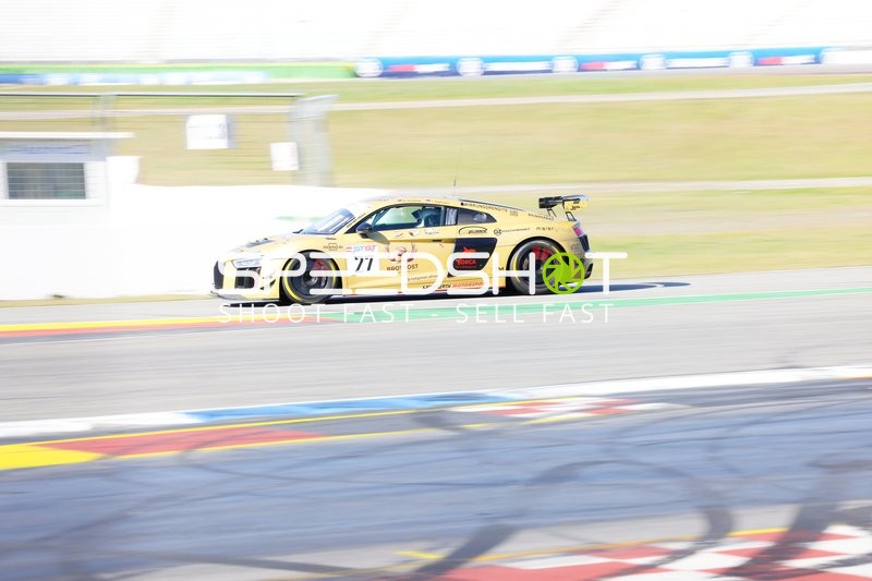 Rennwagen mit Nummer 27 im Rennen