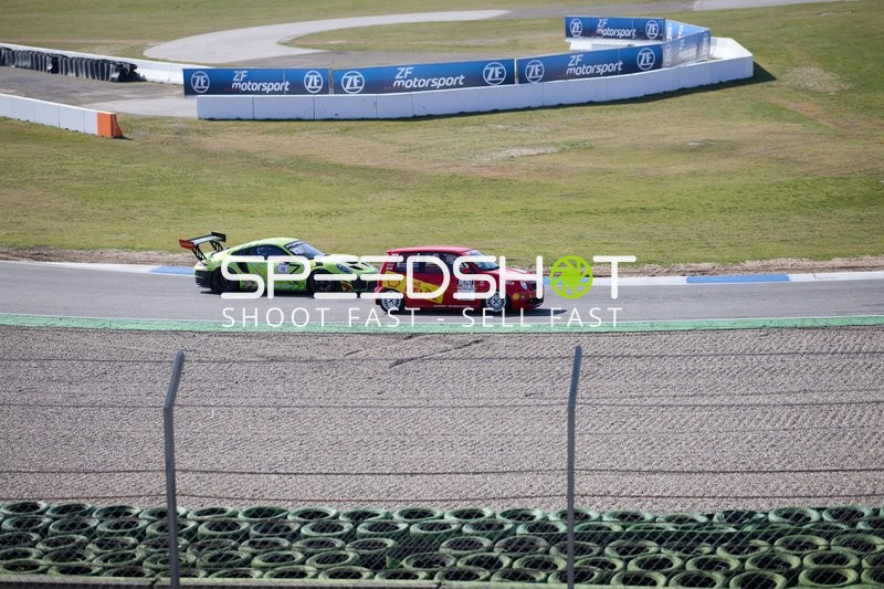 Zwei Fahrzeuge im Rennen auf dem Hockenheimring
