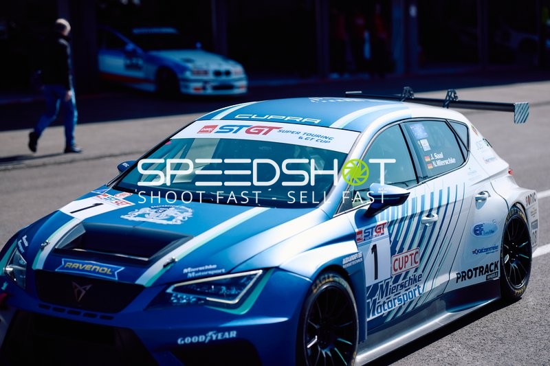 Cupra Rennwagen bei Testfahrten