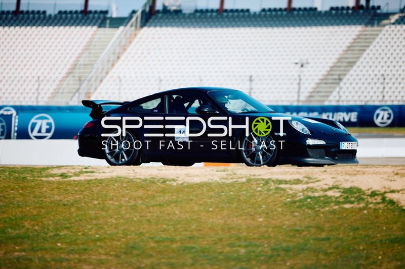 Rennwagen auf dem Hockenheimring