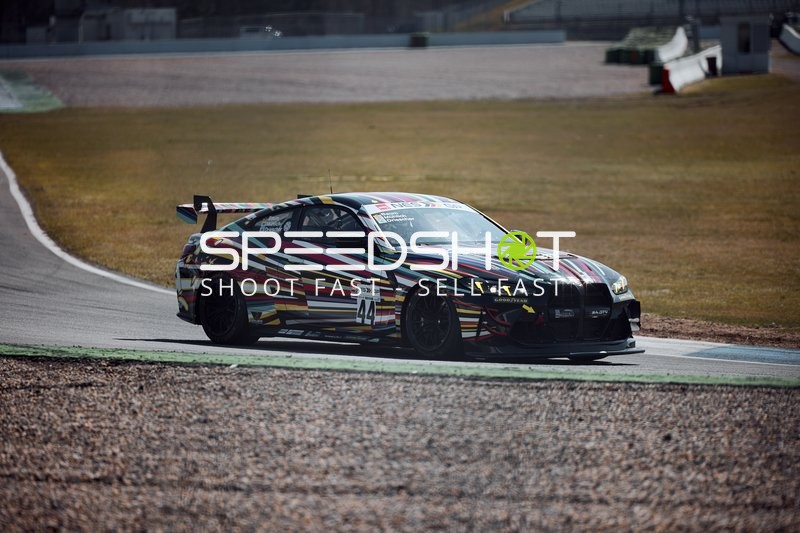 Rennauto auf der Rennstrecke in Hockenheim