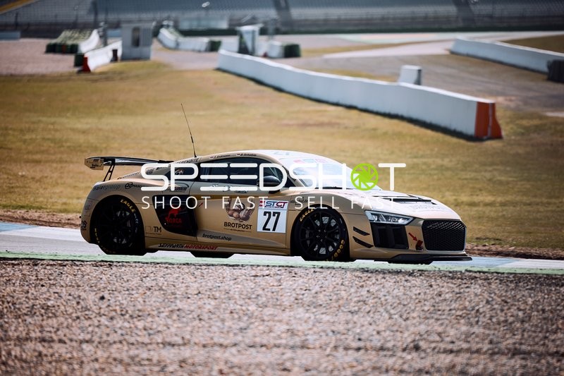 Rennwagen Nummer 27 auf dem Hockenheimring