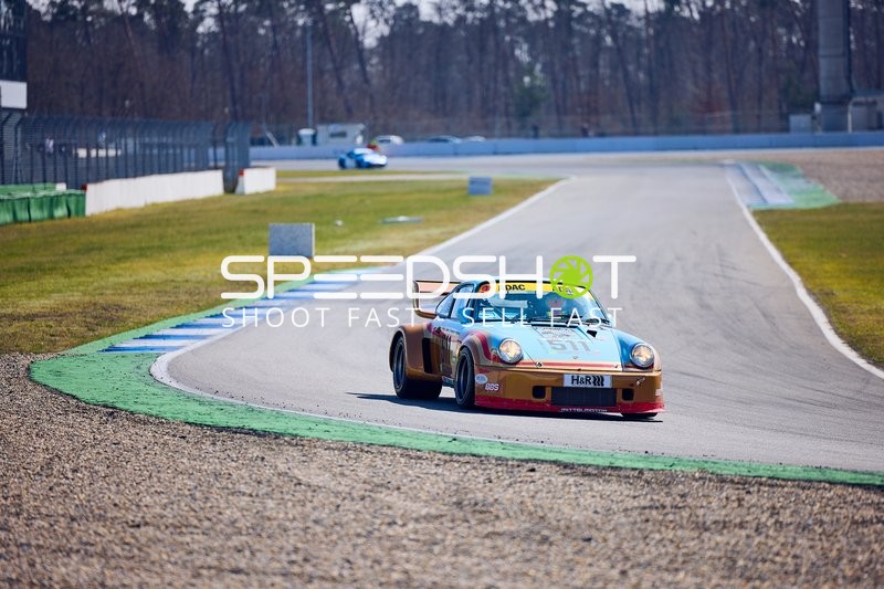 Fahrzeug Nummer 88 fährt auf Hockenheimring