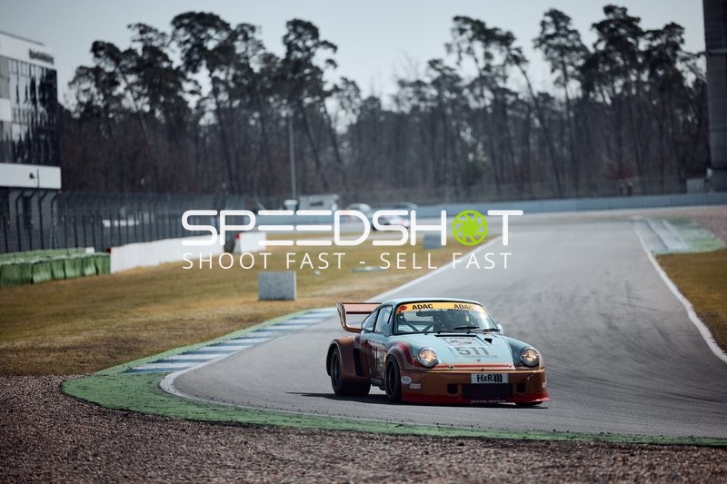 Rennwagen in Aktion am Hockenheimring