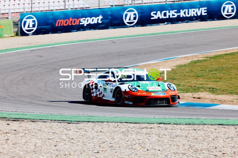 Rennauto Nummer 88 in Aktion