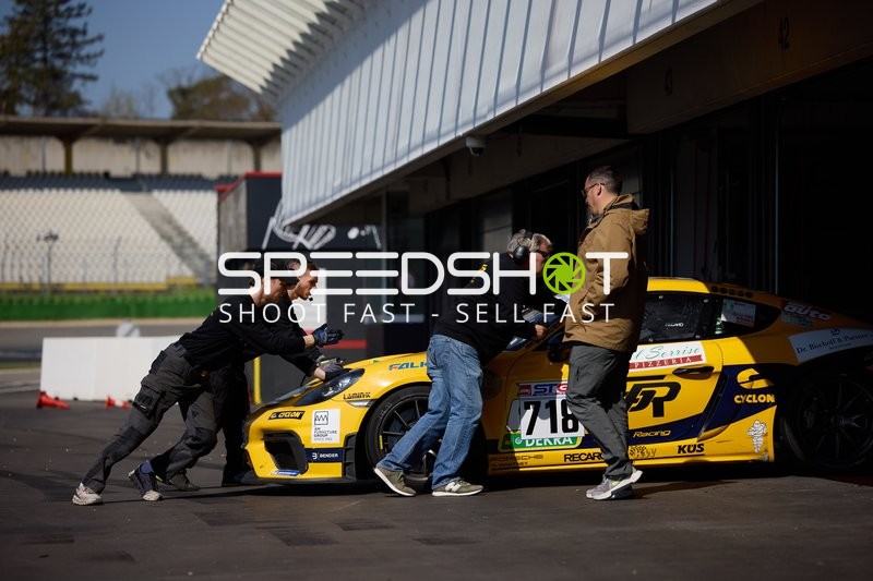 Vorbereitungen in der Boxengasse