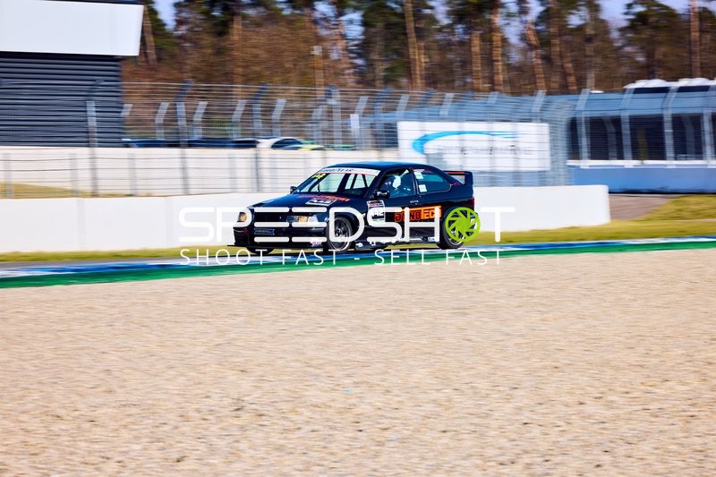 BMW 318i während der DMV Goodyear Racing Days auf der Rennstrecke
