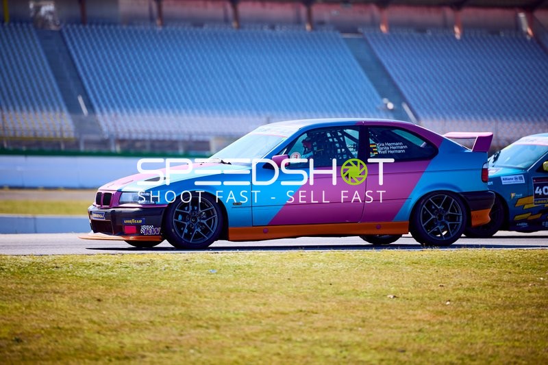 BMW auf der Rennstrecke in Hockenheim