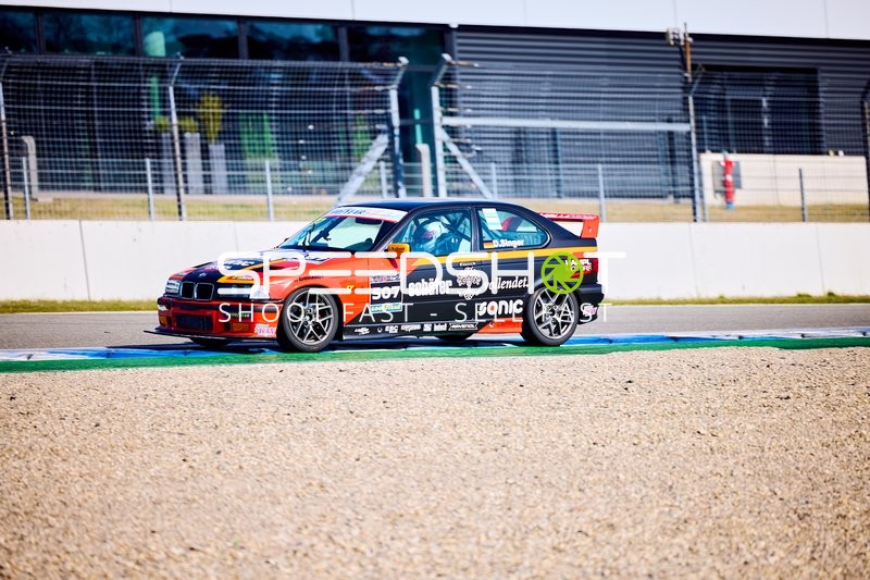 Davin Singer auf Rennstrecke in Aktion