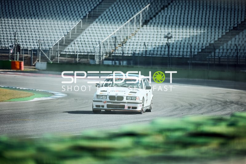 BMW auf Hockenheimring während Testfahrten