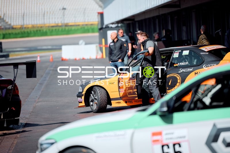 Vorbereitung in der Boxengasse am Hockenheimring