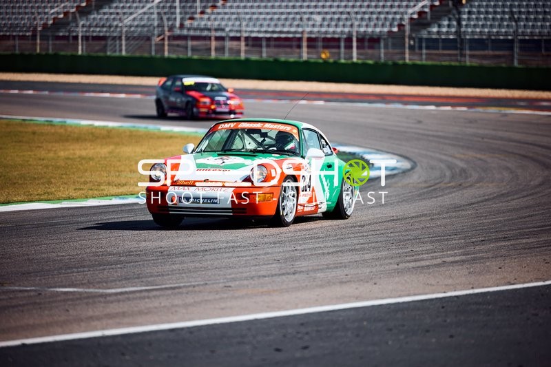 Rennwagen in der Kurve