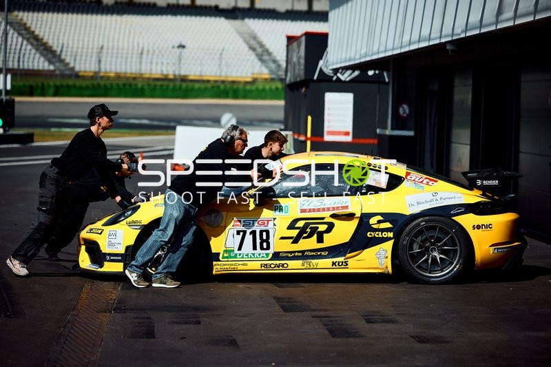Boxenstopp des Rennteams in Hockenheim