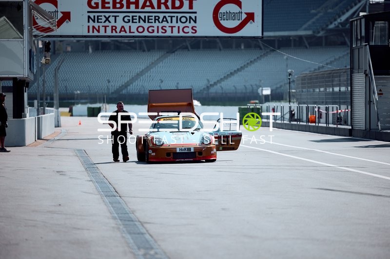 Auto mit Nummer 511 in der Boxengasse