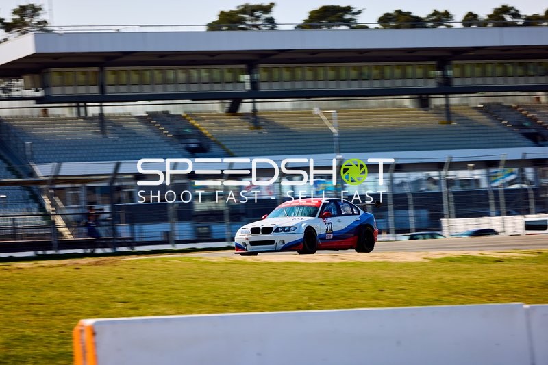 Rennwagen auf dem Hockenheimring bei den DMV Goodyear Racing Days