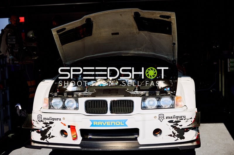 Rennwagen-Wartung bei den DMV Goodyear Racing Days