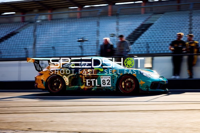 Joachim Bölting fährt in der Boxengasse