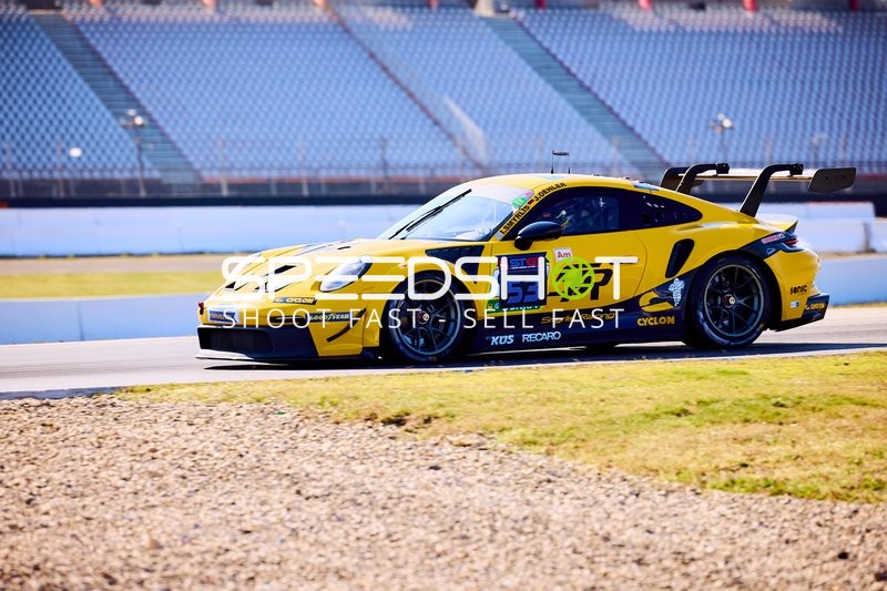 Rennfahrzeug Nummer 53 im Einsatz