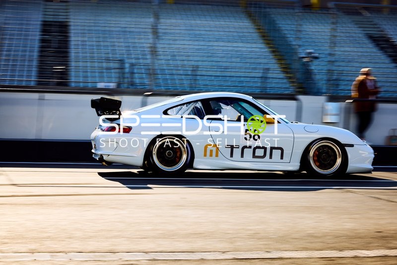 Heinz Bayer fährt auf der Rennstrecke