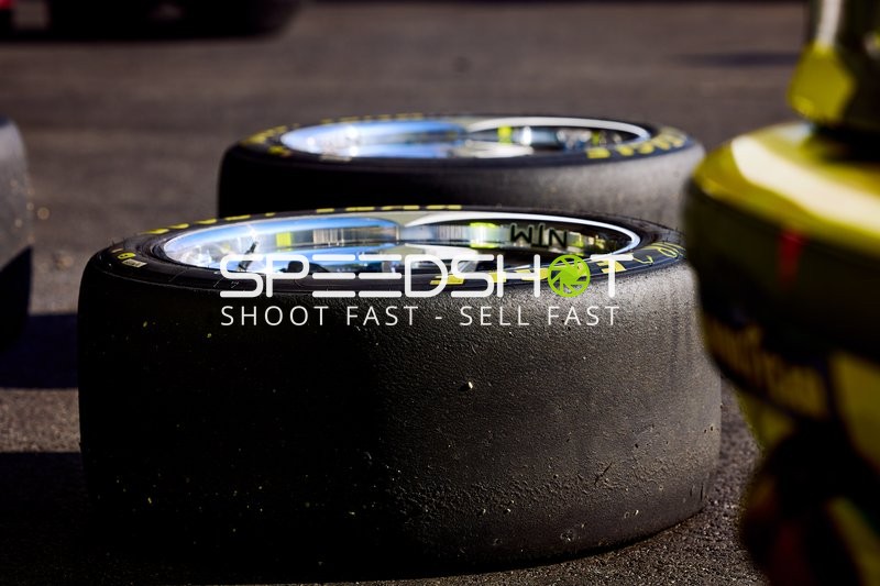 Goodyear-Rennreifen liegen bereit