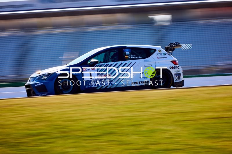 Hochgeschwindigkeitsfahrt in Hockenheim