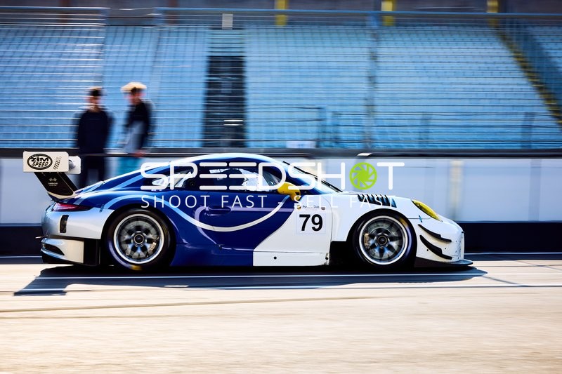 Pablo Briones fährt auf der Rennstrecke