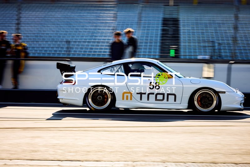 Heinz Bayer fährt auf der Rennstrecke