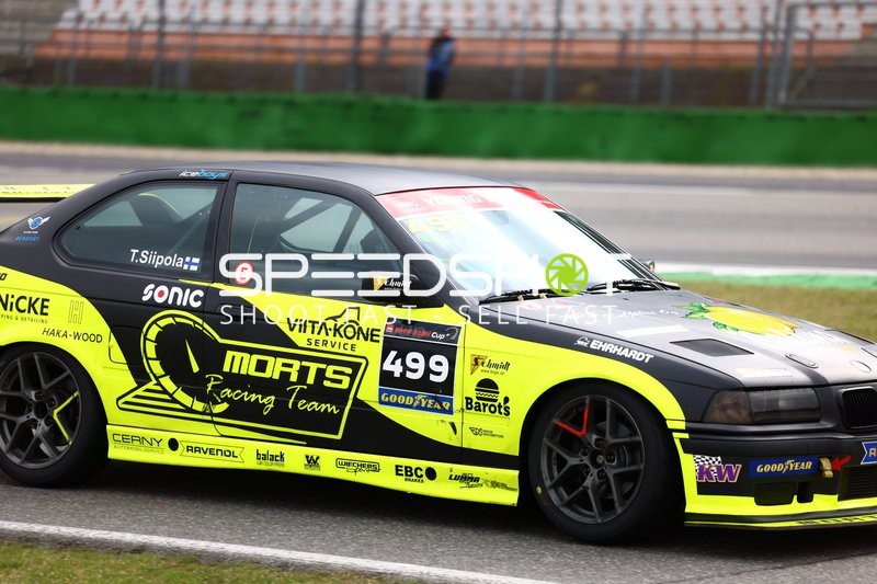 Tatu Siipola (Startnummer 499) im MORTS Racing Team im Rennen