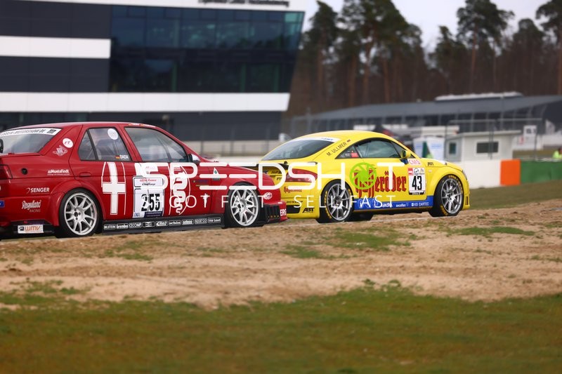 Dynamisches Rennmanöver auf dem Hockenheimring