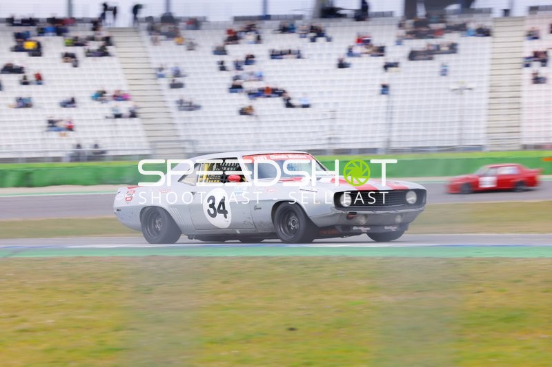 Rennwagen driftet auf dem Hockenheimring