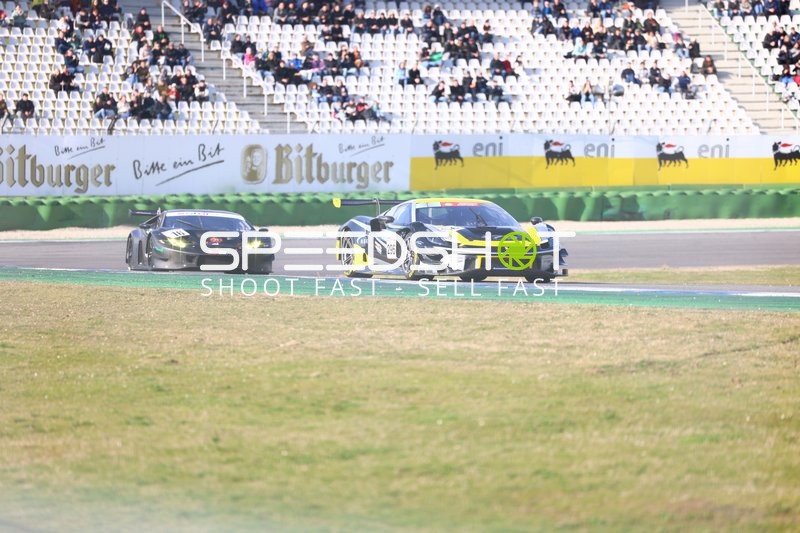 Spannendes Duell auf der Rennstrecke