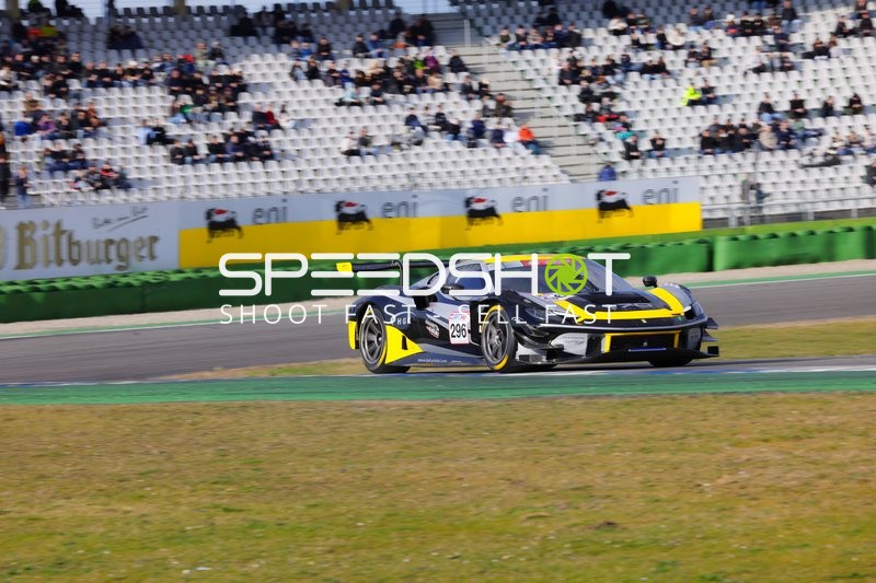 Rennwagen Nummer 926 auf dem Hockenheimring