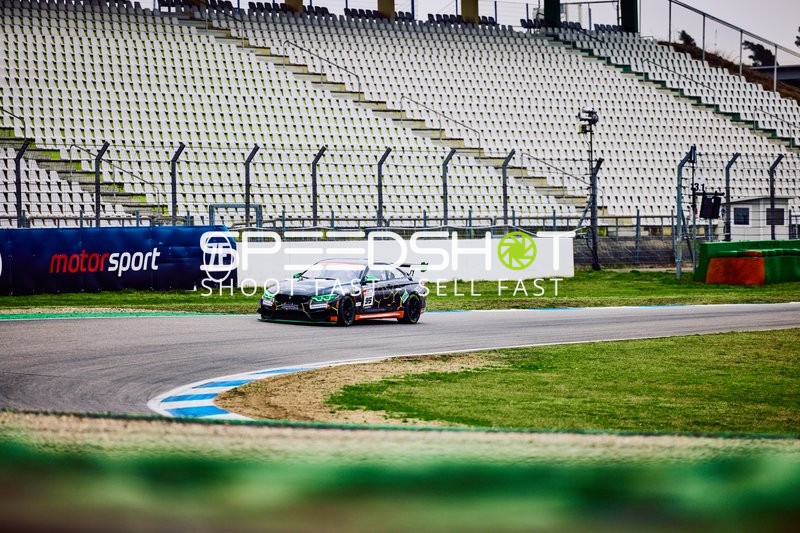 Rennwagen in Aktion bei DMV Goodyear Racing Days