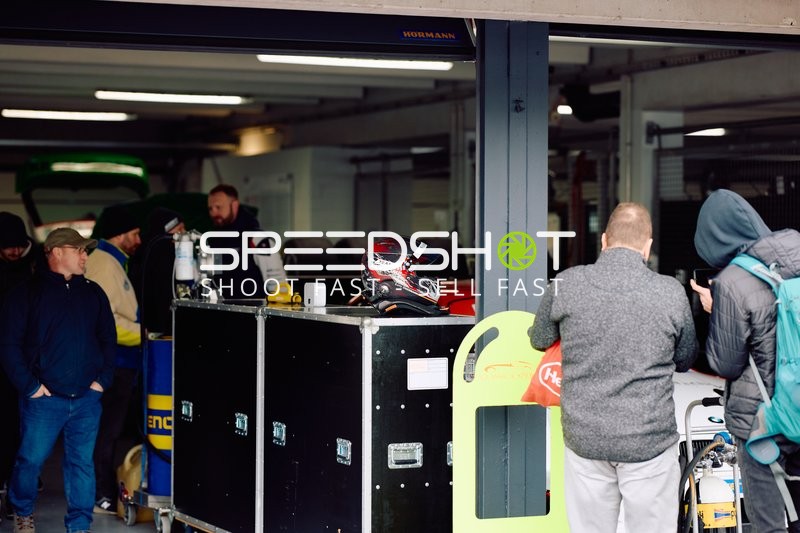 Vorbereitungen im Garagenbereich